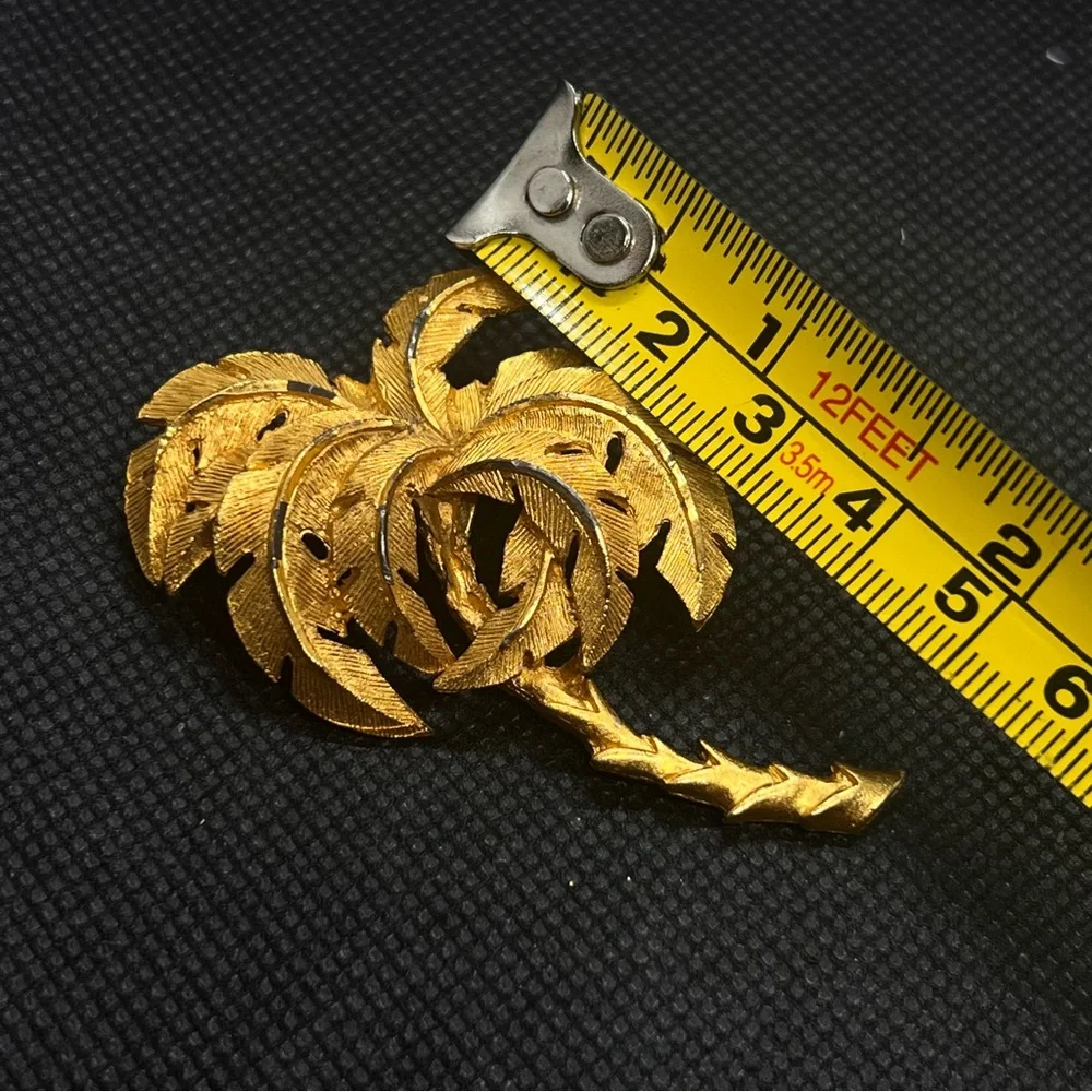 Vintage Large Gold Tone Palm Tree Etched Brooch Pin 2”‎